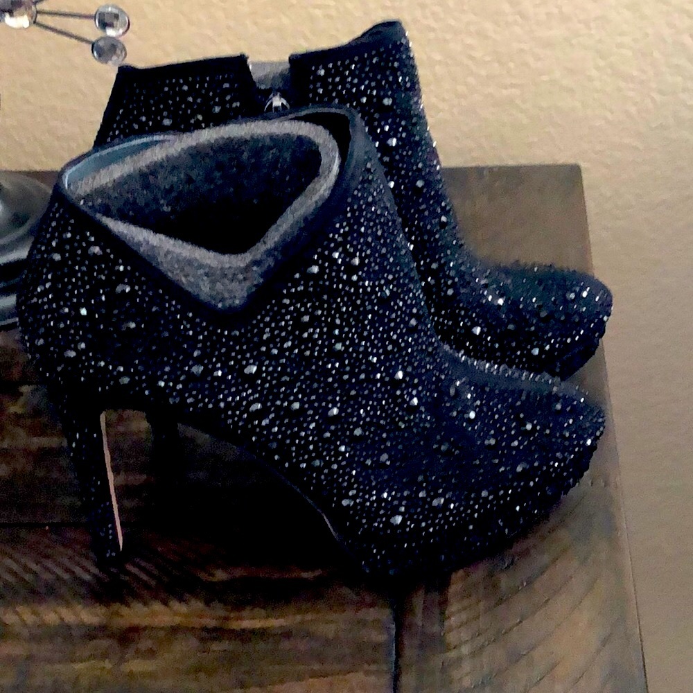 Jessica Simpson Blk Beaded Booties